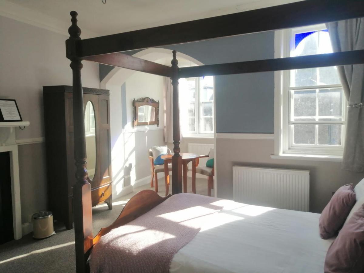 Oyo Timothy'S Hotel Tenby Kültér fotó