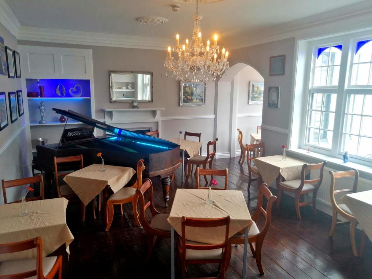 Oyo Timothy'S Hotel Tenby Kültér fotó