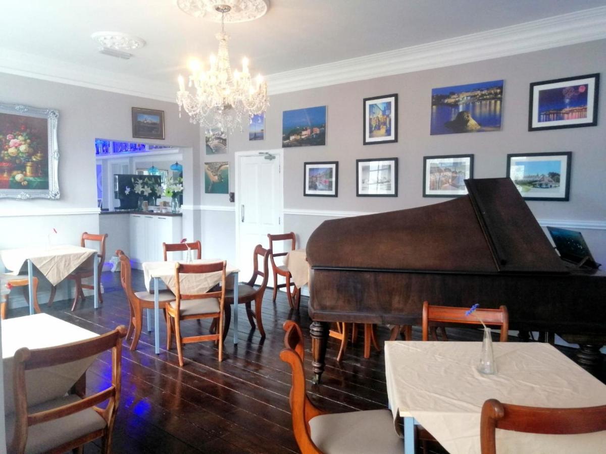 Oyo Timothy'S Hotel Tenby Kültér fotó