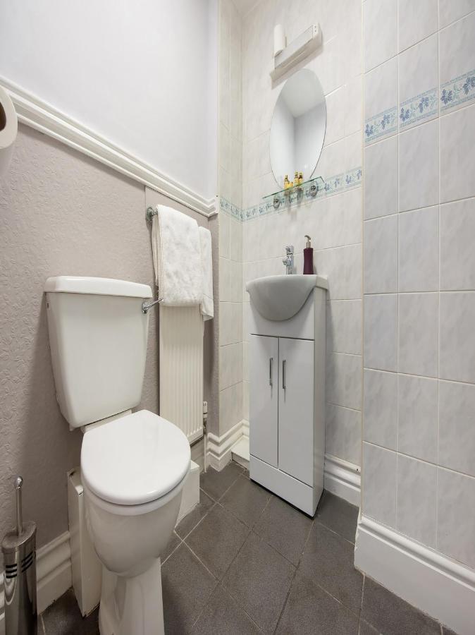 Oyo Timothy'S Hotel Tenby Kültér fotó