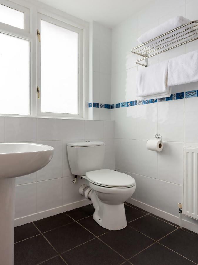 Oyo Timothy'S Hotel Tenby Kültér fotó