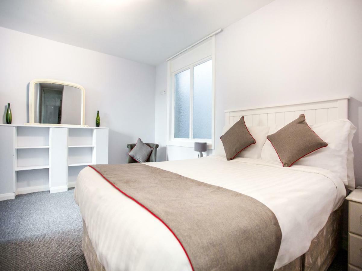Oyo Timothy'S Hotel Tenby Kültér fotó
